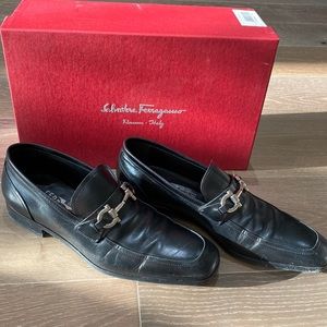 Salvatore Ferragamo Colombo classic black style .